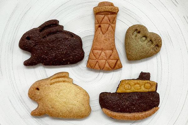 ミニ缶　ウサギ赤テント